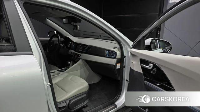 Kia Niro 2018 Серебряный из Кореи, фото 2