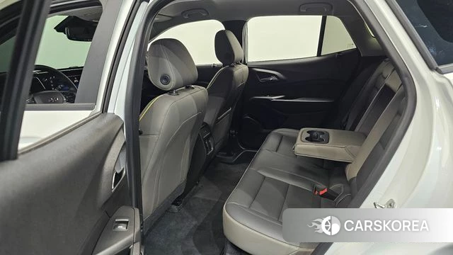 Chevrolet (GM Daewoo) Trax Crossover 2023 Белый из Кореи, фото 2