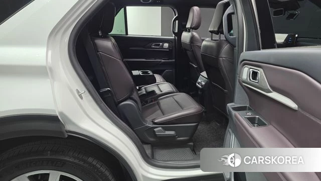Ford Explorer 6th Generation 2025 Белый из Кореи, фото 2