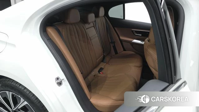 Mercedes-Benz E-Class W214 2025 Белый из Кореи, фото 2