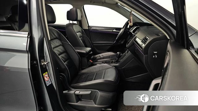 Volkswagen Tiguan Allspace 2020 Серебристо-серый из Кореи, фото 2
