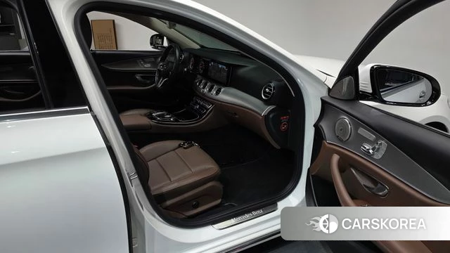 Mercedes-Benz E-Class W213 2019 Белый из Кореи, фото 2