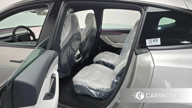 Tesla Model Y 2026 Серебряный из Кореи, фото 2