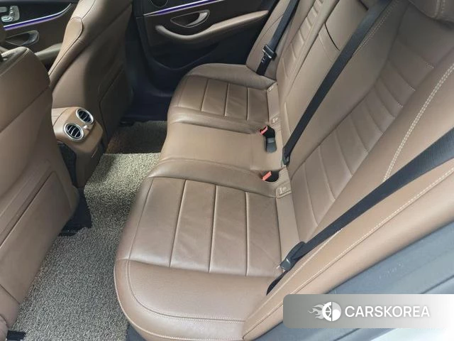 Mercedes-Benz E-Class W213 2023 Белый из Кореи, фото 2