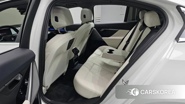 BMW 5 Series (G60) 2025 Белый из Кореи, фото 2