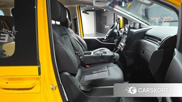 Hyundai Staria 2025 Желтый из Кореи, фото 2