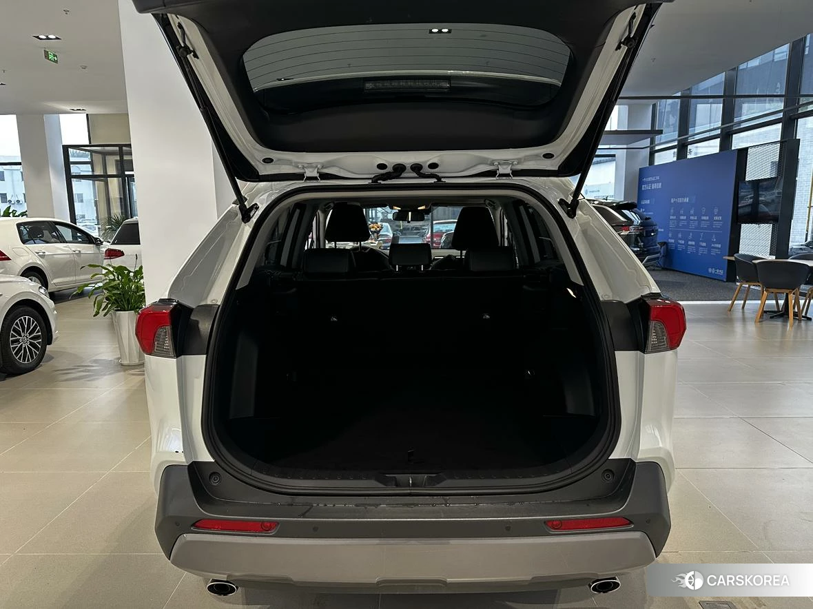 Toyota RAV4 2021 Белый из Китая, фото 2