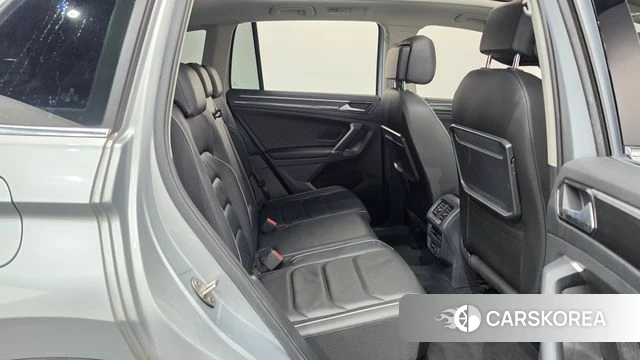 Volkswagen Tiguan second Generation 2018 Серебряный из Кореи, фото 2