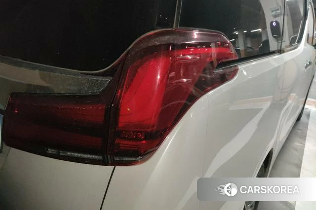 Toyota Alphard 2021 Белый из Китая, фото 2