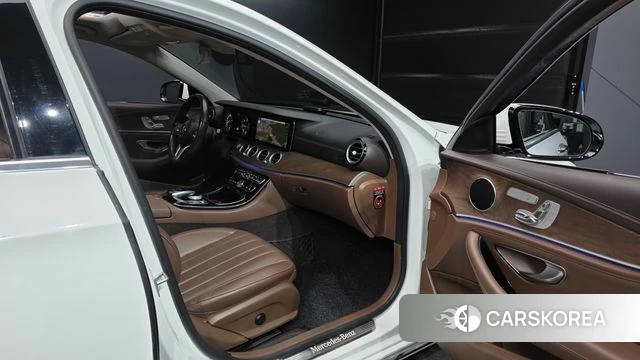 Mercedes-Benz E-Class W213 2019 Белый из Кореи, фото 2