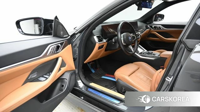 BMW i4 2024 Серебристо-серый из Кореи, фото 2