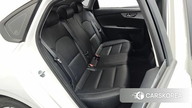 Kia The New K3 2nd generation 2023 Белый из Кореи, фото 2