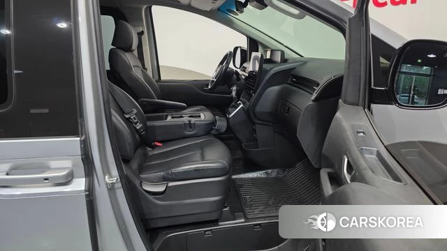 Hyundai Staria 2023 Серебряный из Кореи, фото 2