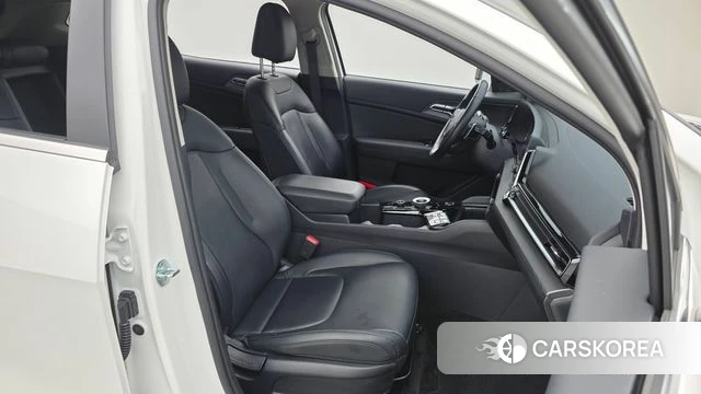 Kia Sportage 5th Generation Hybrid 2023 Белый из Кореи, фото 2
