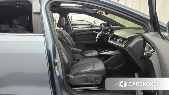 Audi Q4 e-Tron (F4) 2022 Небесно-голубой из Кореи, фото 2