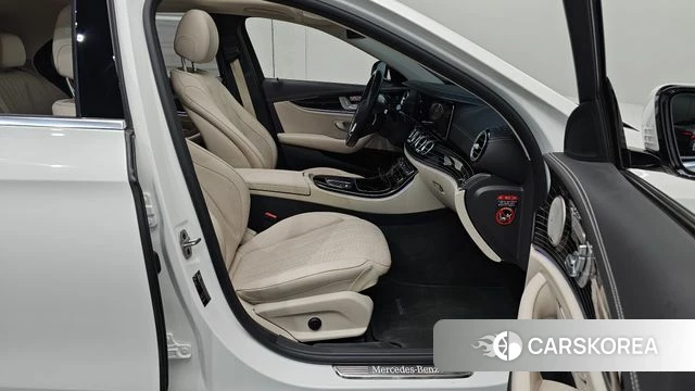 Mercedes-Benz E-Class W213 2021 Белый из Кореи, фото 2