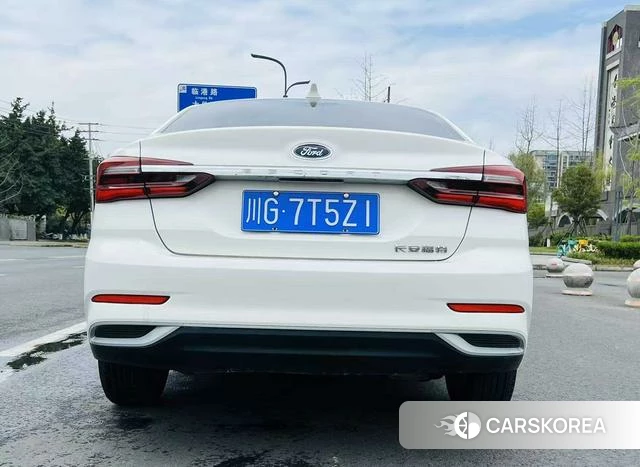 Ford Escort 2021 Белый из Китая, фото 2