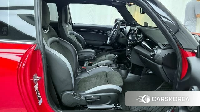 Mini Cooper S 2023 Красный из Кореи, фото 2