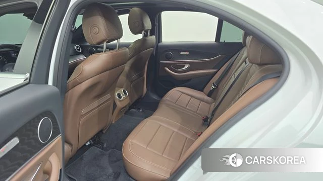 Mercedes-Benz E-Class W213 2023 Белый из Кореи, фото 2