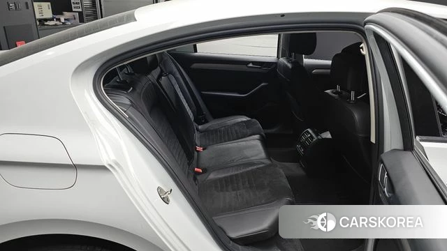 Volkswagen Passat GT (B8) 2018 Белый из Кореи, фото 2