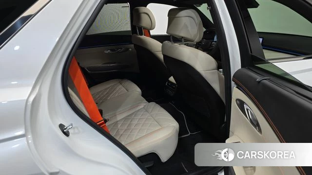 Genesis GV70 2024 Белый из Кореи, фото 2