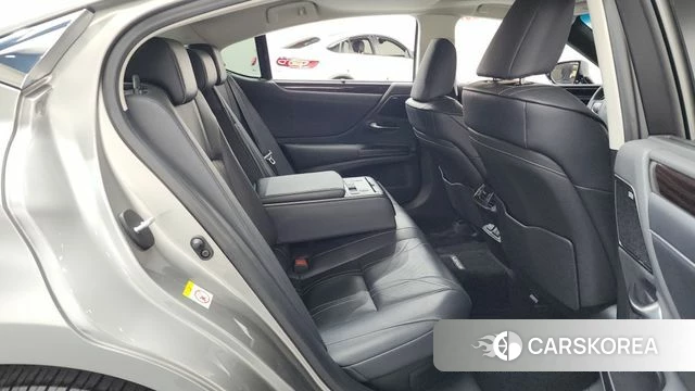 Lexus ES300h 7th generation 2019 Серебристо-серый из Кореи, фото 2