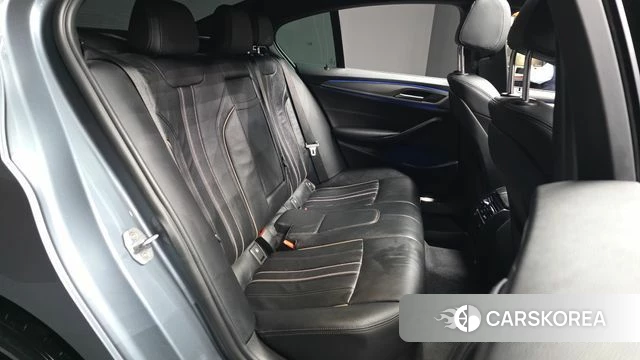 BMW 5 Series (G30) 2018 Серый из Кореи, фото 2