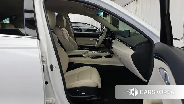 Genesis GV70 2022 Белый из Кореи, фото 2