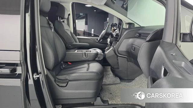 Hyundai Staria 2023 Черный из Кореи, фото 2