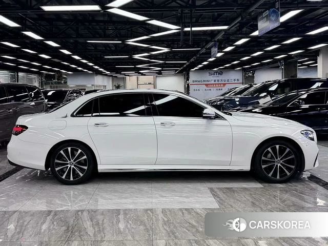 Mercedes-Benz E-Class 2022 Белый из Китая, фото 2