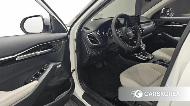 Kia Seltos 2022 Белый из Кореи, фото 3