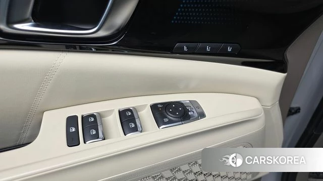 Kia The New Carnival 4th Generation 2025 Серебристо-серый из Кореи, фото 2