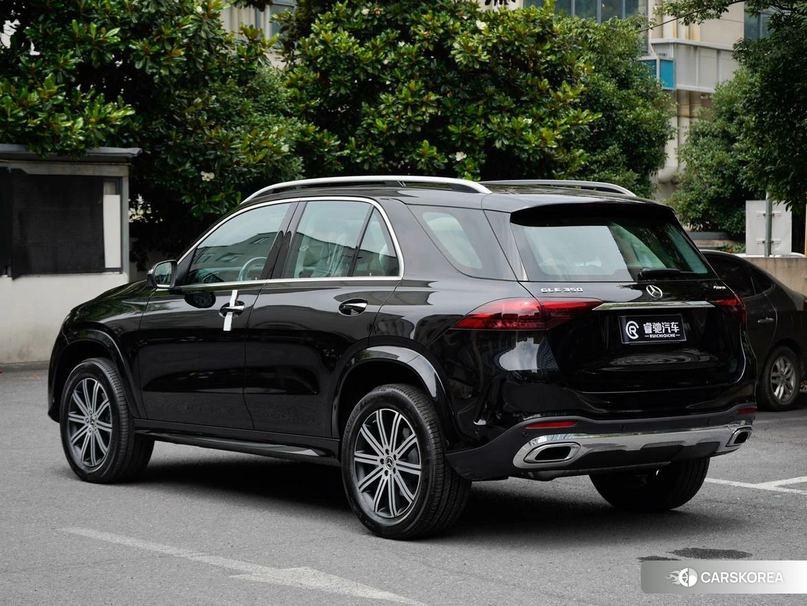 Mercedes-Benz GLE 2024 Черный из Китая, фото 2