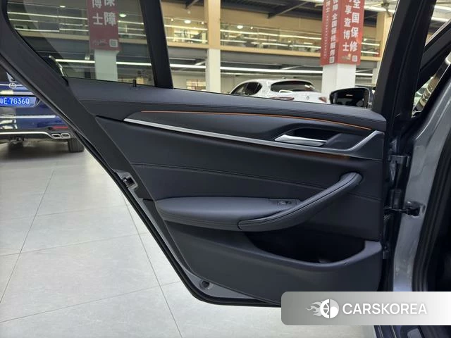 BMW 5 series 2021 Темно-серый из Китая, фото 2