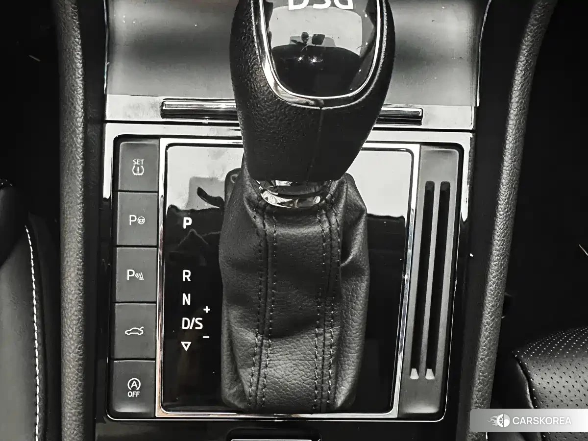 Skoda Superb 2024 Silver/gray из Китая, фото 2