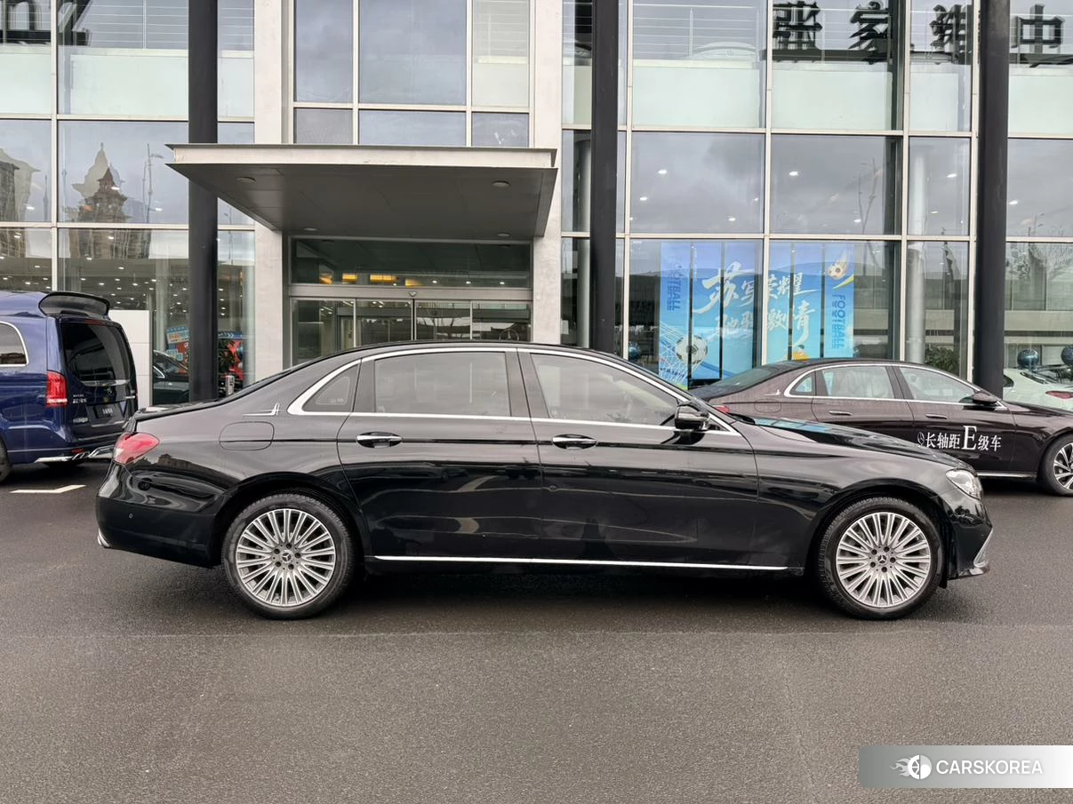 Mercedes-Benz E-Class 2022 Черный из Китая, фото 2