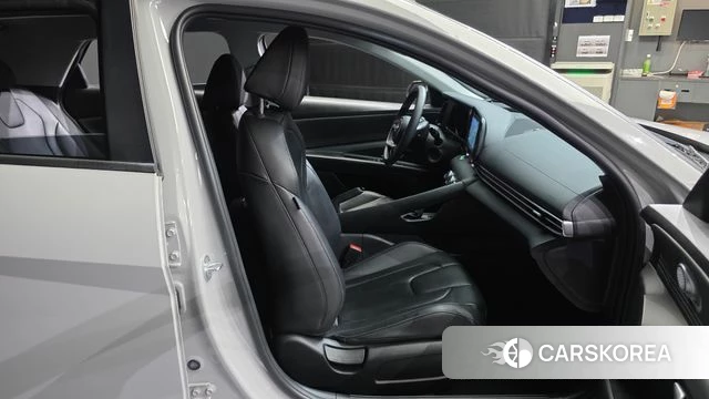 Hyundai Avante (CN7) 2022 Серебристо-серый из Кореи, фото 2