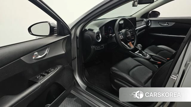 Kia The New K3 2nd generation 2022 Серебристо-серый из Кореи, фото 2