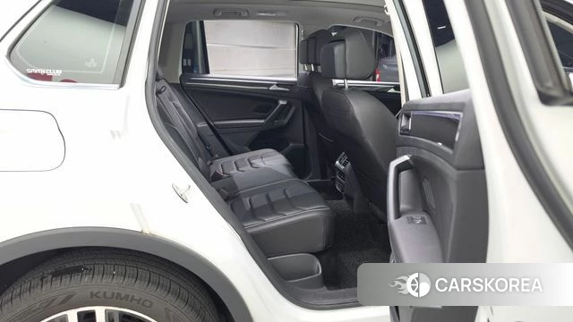 Volkswagen Tiguan second Generation 2023 Белый из Кореи, фото 2