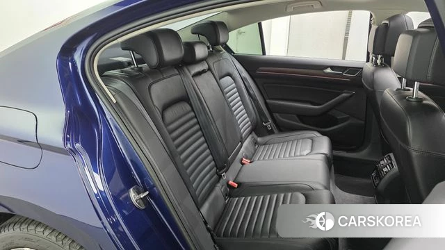 Volkswagen Passat GT (B8) 2018 Синий из Кореи, фото 2