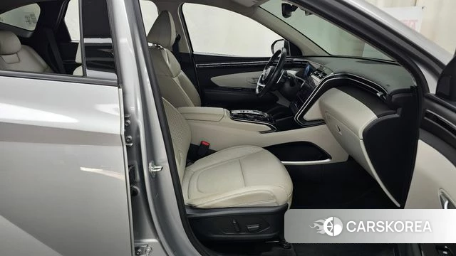 Hyundai Tucson (NX4) 2022 Серебристо-серый из Кореи, фото 2
