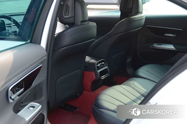 Mercedes-Benz E-Class 2024 Белый из Китая, фото 2