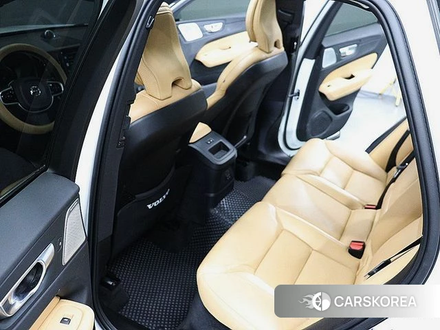 Volvo XC60 second Generation 2021 Белый из Кореи, фото 2