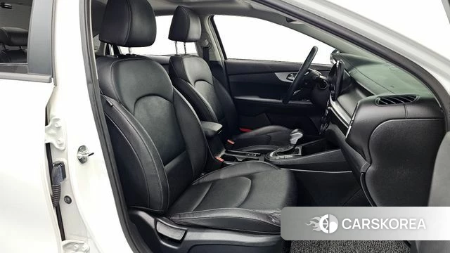 Kia The New K3 2nd generation 2021 Белый из Кореи, фото 2