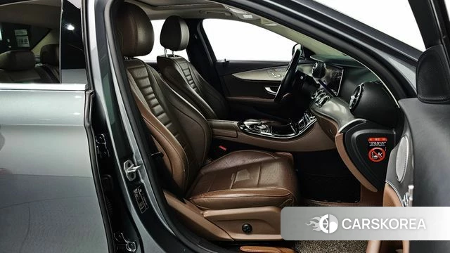 Mercedes-Benz E-Class W213 2018 Серый из Кореи, фото 2