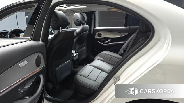 Mercedes-Benz E-Class W213 2018 Белый из Кореи, фото 2