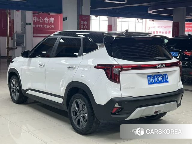 Kia Seltos 2023 Белый из Китая, фото 2
