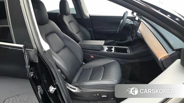 Tesla Model Y 2021 Черный из Кореи, фото 2