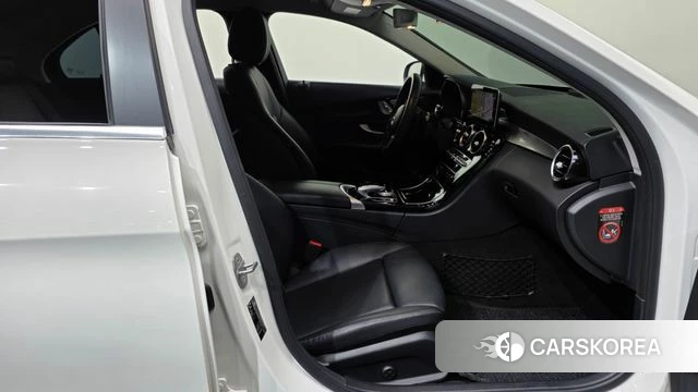 Mercedes-Benz C-Class W205 2019 Белый из Кореи, фото 2