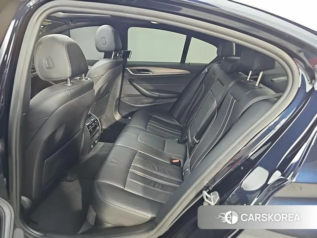 BMW 5 Series (G30) 2018 Черный из Кореи, фото 2